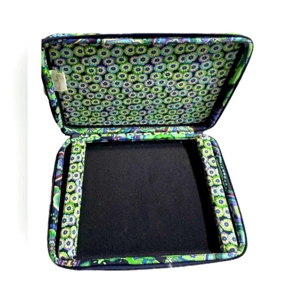 VERA BRADLEY hard shell lap top/tablet navy floral carrying case size11x8 excond